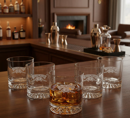 Vaso de cristal para whisky Chivas Regal 12 años. Diseño clásico ideal para coleccionistas o para servir bebidas con elegancia.