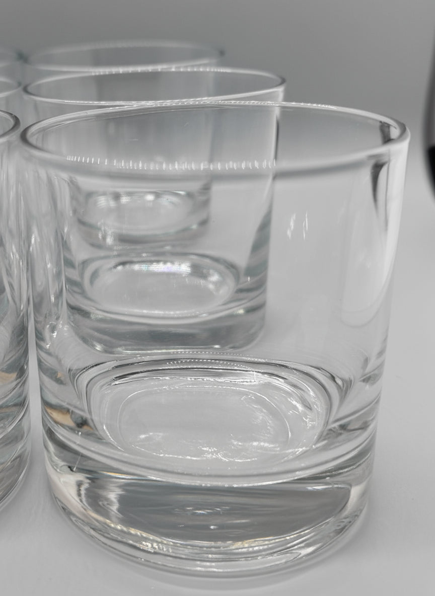 Vaso de cristal estilo Old Fashioned. Ideal para servir whisky, cócteles o bebidas clásicas. Diseño robusto y elegante.