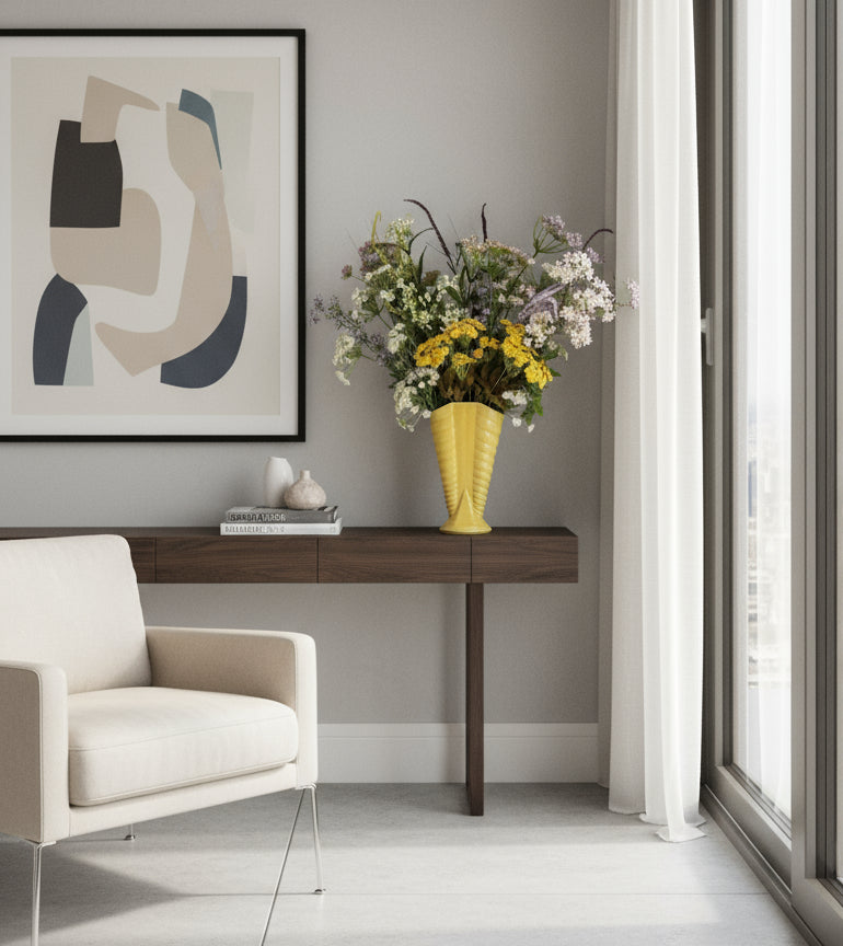 Arreglo floral con Jarrón Vintage Shawnee USA 809 – Amarillo con Líneas Deco