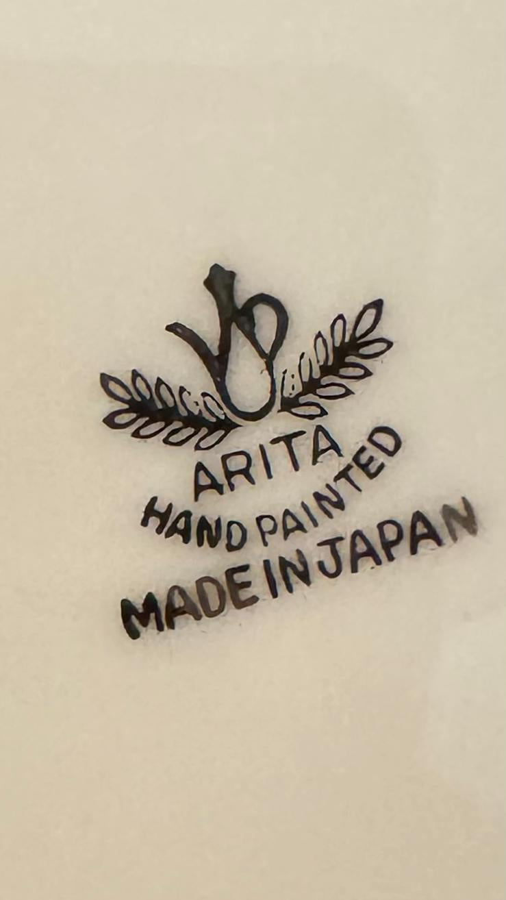 Vajilla de porcelana japonesa Arita – Diseño floral en gris plata