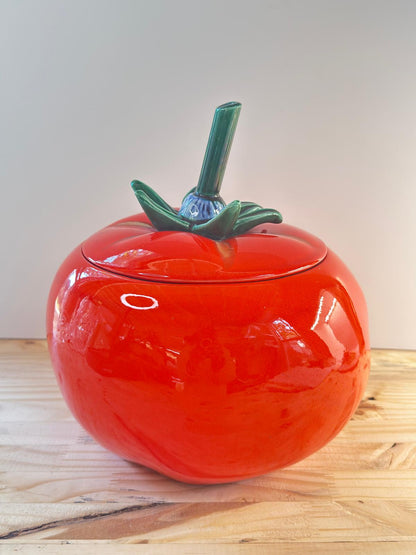 Galletero  de cerámica McCoy para galletas con diseño de tomate y tapa incluida.