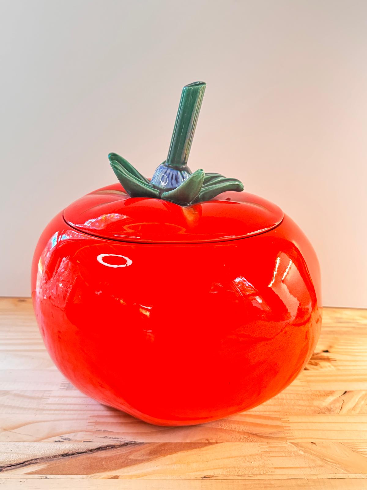 Galletero  de cerámica McCoy para galletas con diseño de tomate y tapa incluida.