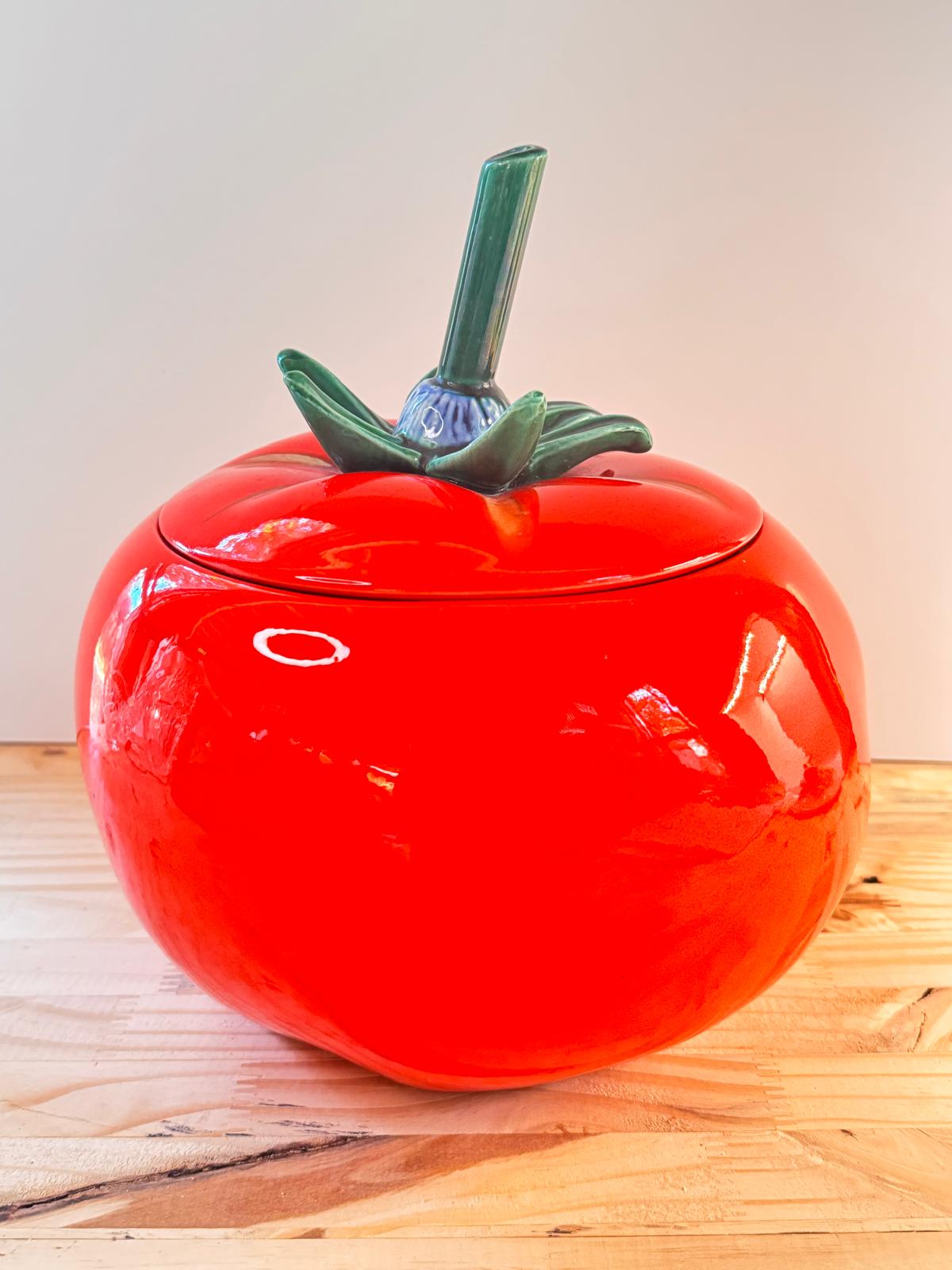 Galletero  de cerámica McCoy para galletas con diseño de tomate y tapa incluida.