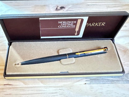 Pluma-Bolígrafo Parker Arrow en acabado mate negro