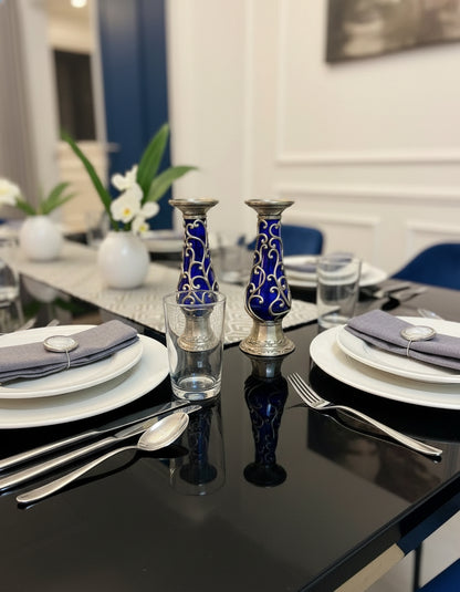 Candelabro fijante con filigrana plateada