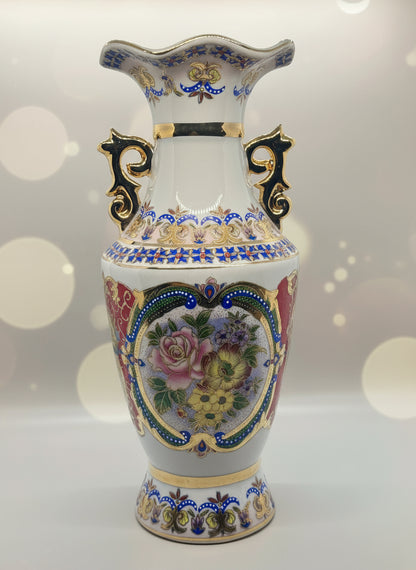 Jarrón rococó con tonalidades doradas