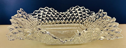 Plato de Vidrio Vintage con Borde Ondulado y Motivo Estrellado