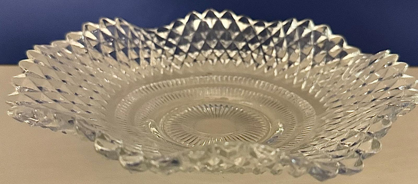 Plato de Vidrio Vintage con Borde Ondulado y Motivo Estrellado