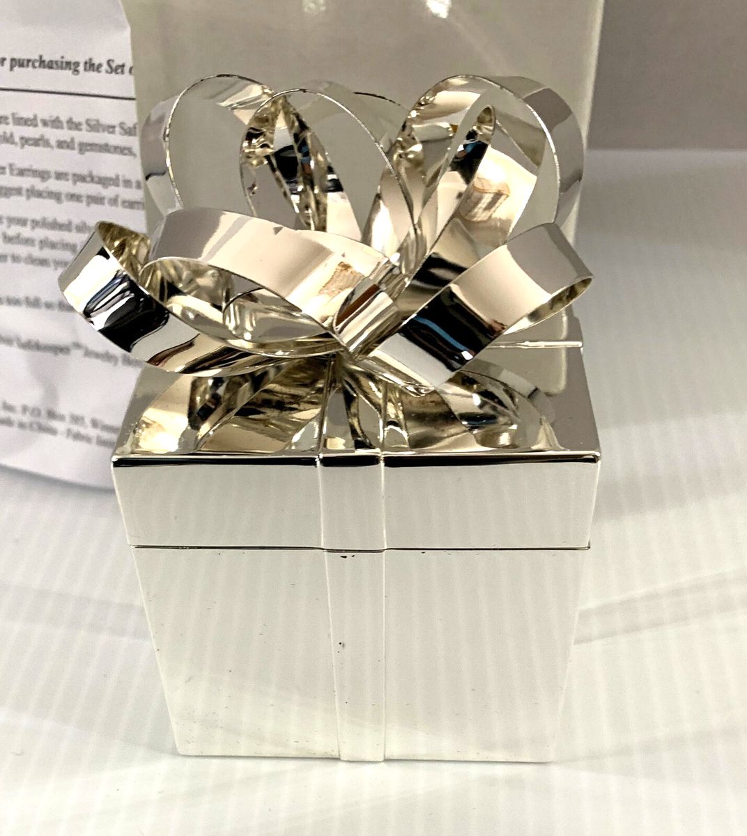 Caja decorativa – con diseño de regalo