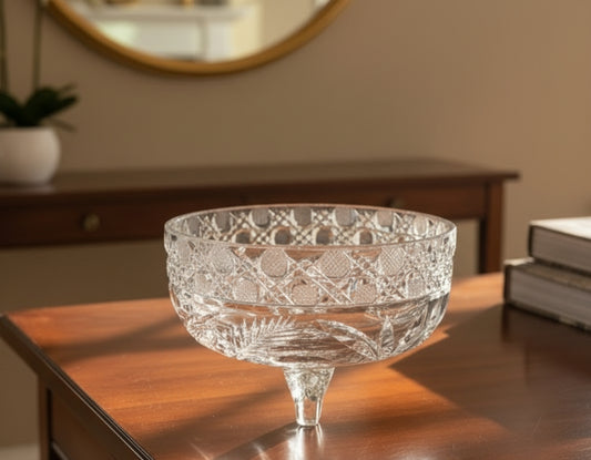 Bowl de Cristal Tallado con Pedestal – Diseño Geométrico
