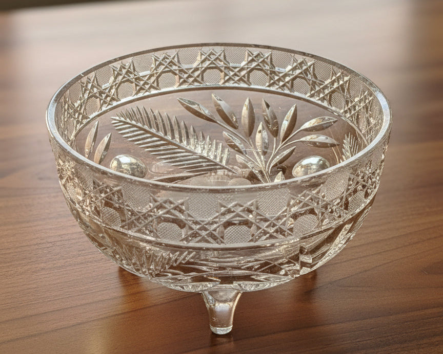 Bowl de Cristal Tallado con Pedestal – Diseño Geométrico