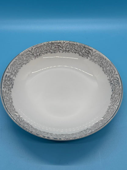 Vajilla de porcelana japonesa Arita – Diseño floral en gris plata
