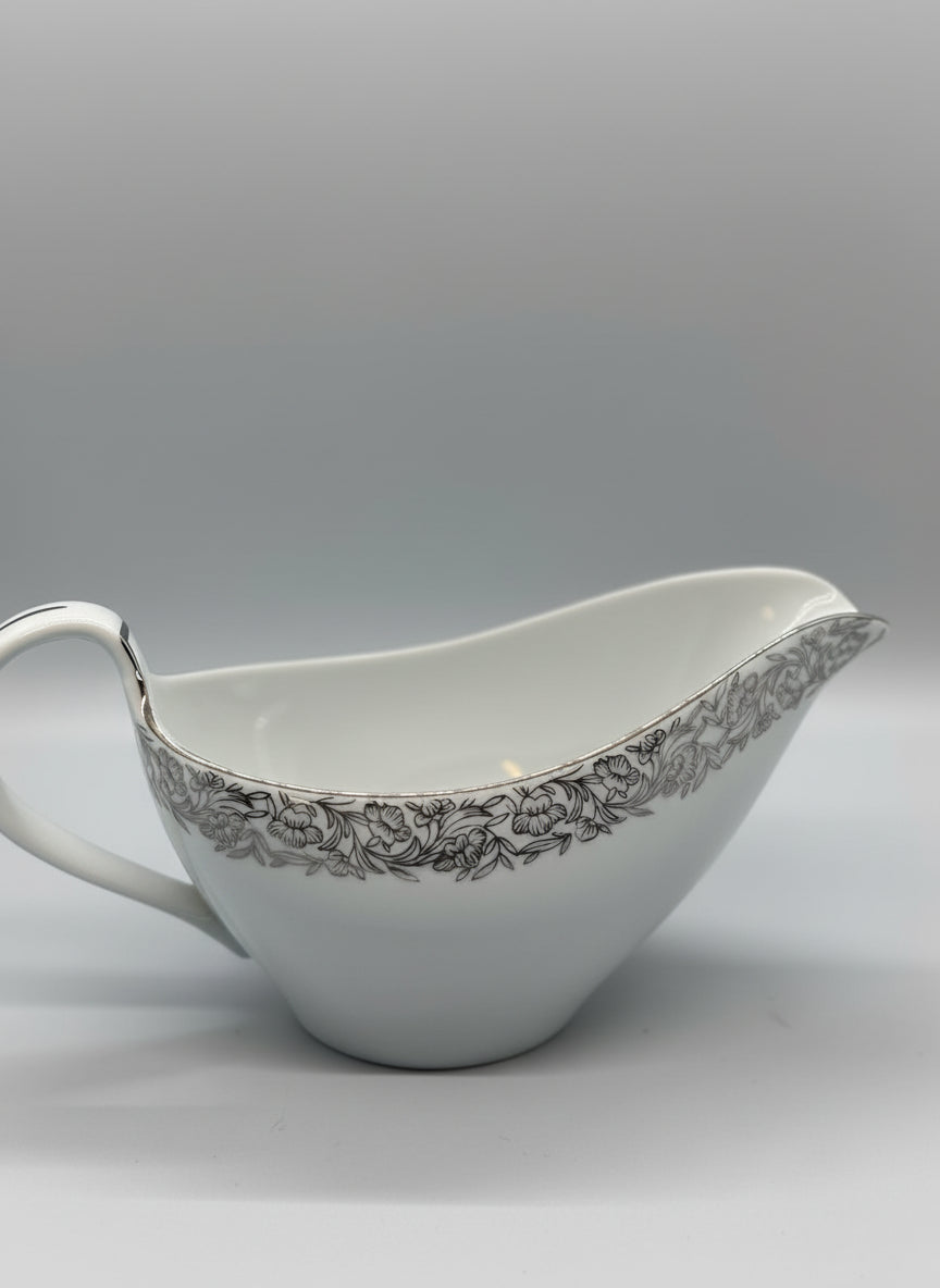 Vajilla de porcelana japonesa Arita – Diseño floral en gris plata