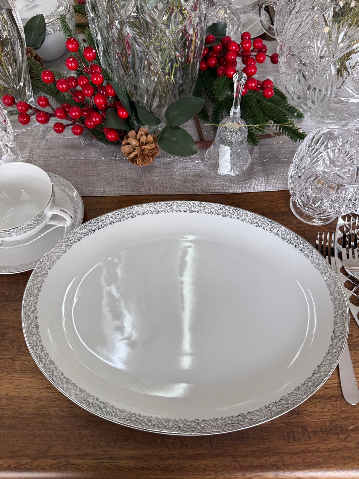 Vajilla de porcelana japonesa Arita – Diseño floral en gris plata