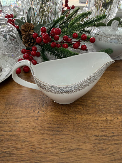 Vajilla de porcelana japonesa Arita – Diseño floral en gris plata