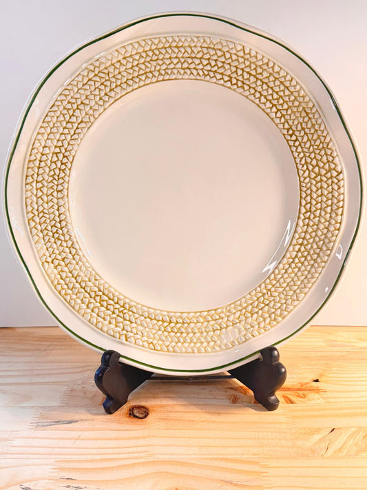 Plato grande de cerámica italiana que complementa perfectamente la olla con ajos.
