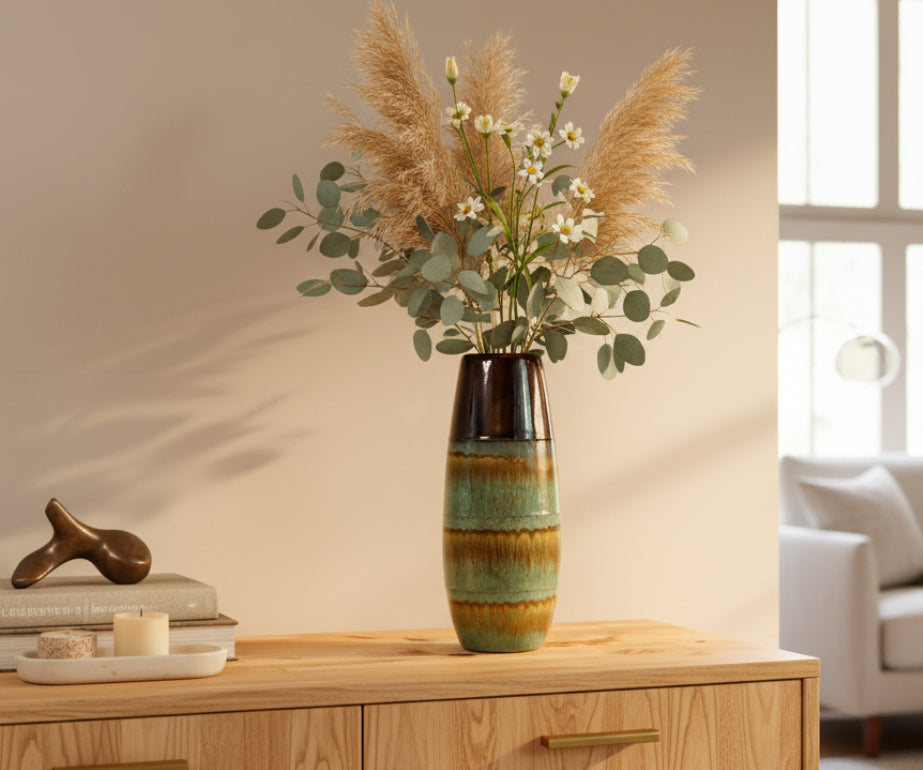 Florero cerámica ornamentada con grabado artístico