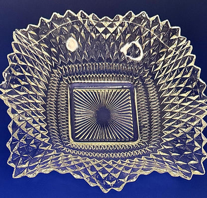 Plato de Vidrio Vintage con Borde Ondulado y Motivo Estrellado