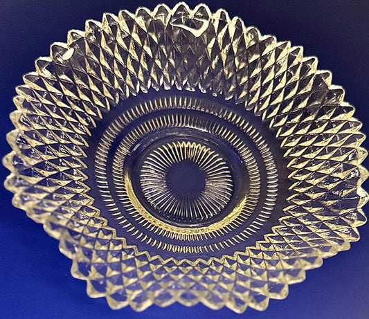 Plato de Vidrio Vintage con Borde Ondulado y Motivo Estrellado