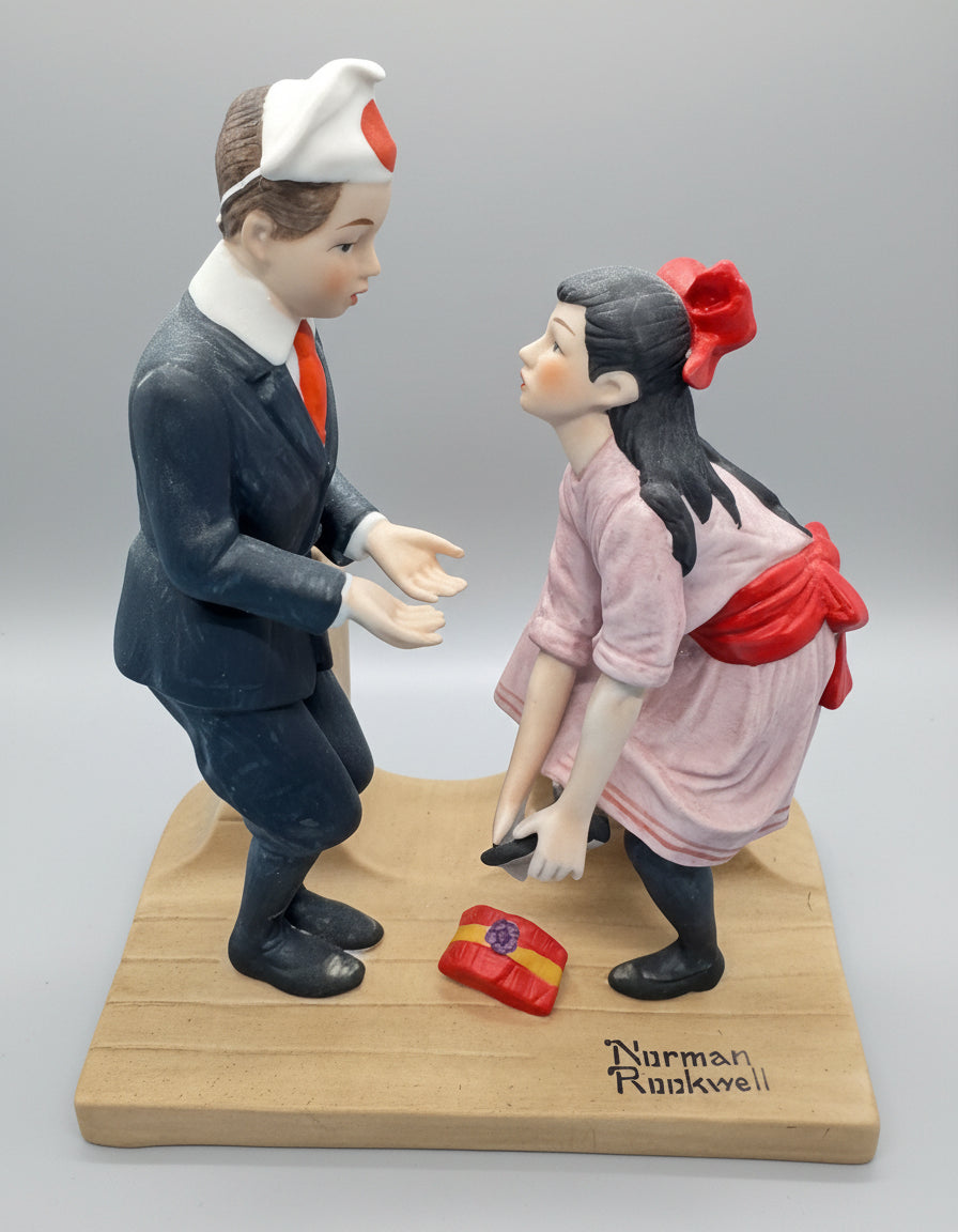 Norman Rockwell “First Dance" Muestra a un niño con un traje y una gorra de papel que, aparentemente, ha pisado accidentalmente a su compañera de baile, que se inclina para agarrarse el pie.