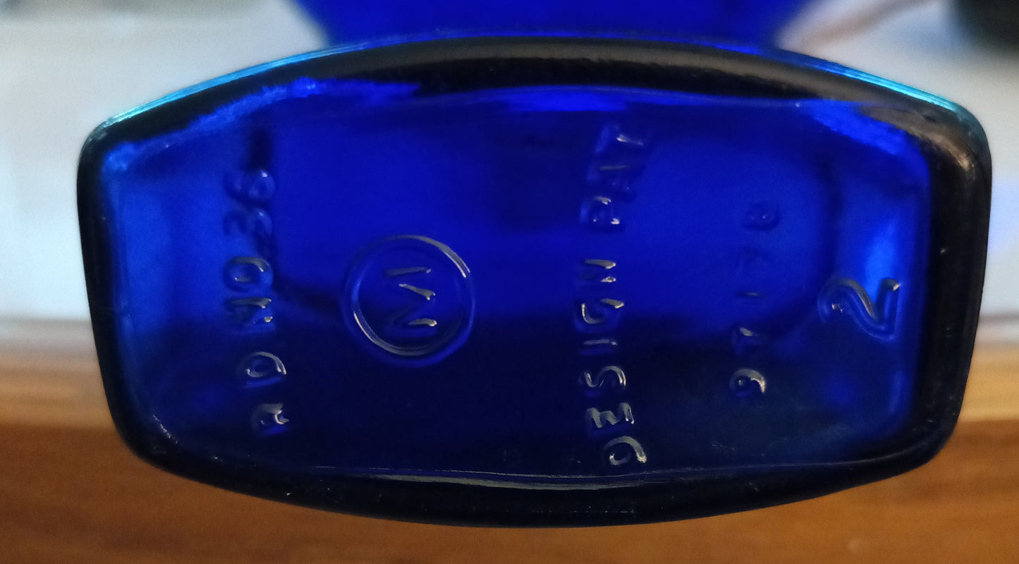 La botella de leche de magnesia Phillips de vidrio azul cobalto vintage mide 14 cm.