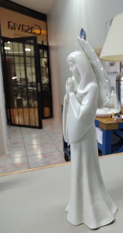 Angel de porcelana
