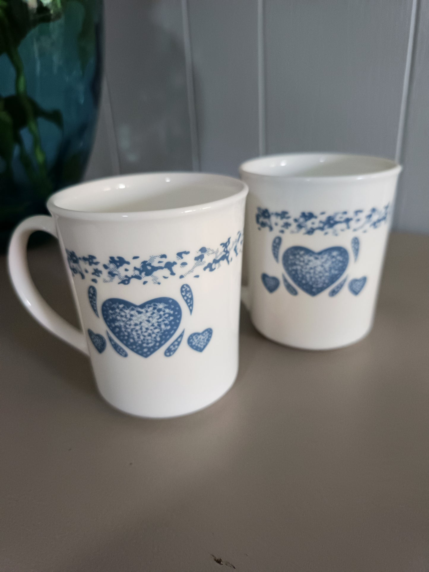 La taza de la colección Blue Hearts de Corelle por Corning