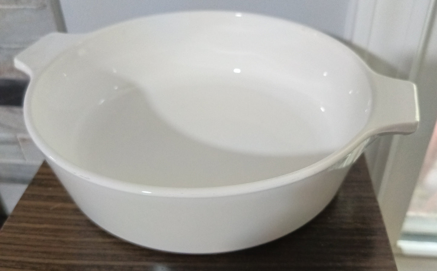 Pyrex CorningWare presenta un diámetro de 19 cm y una profundidad de 5 cm.