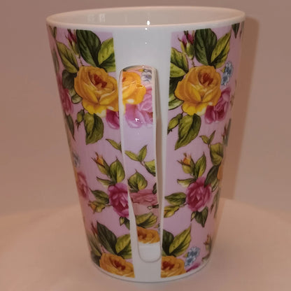 Taza de café y té Hudson Middleton, elaborada en fina porcelana de hueso, tiene una capacidad de 8 oz y está decorada con un arte de rosas.