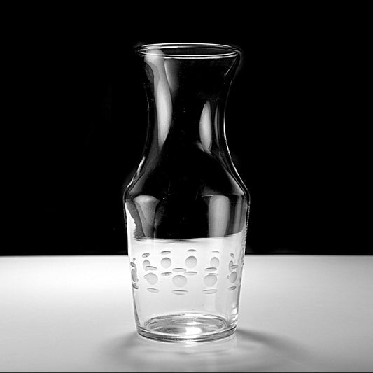 Las jarras de vidrio vintage de 16.5 cm de altura de las marcas Libbey o Javit están diseñadas para porciones individuales.