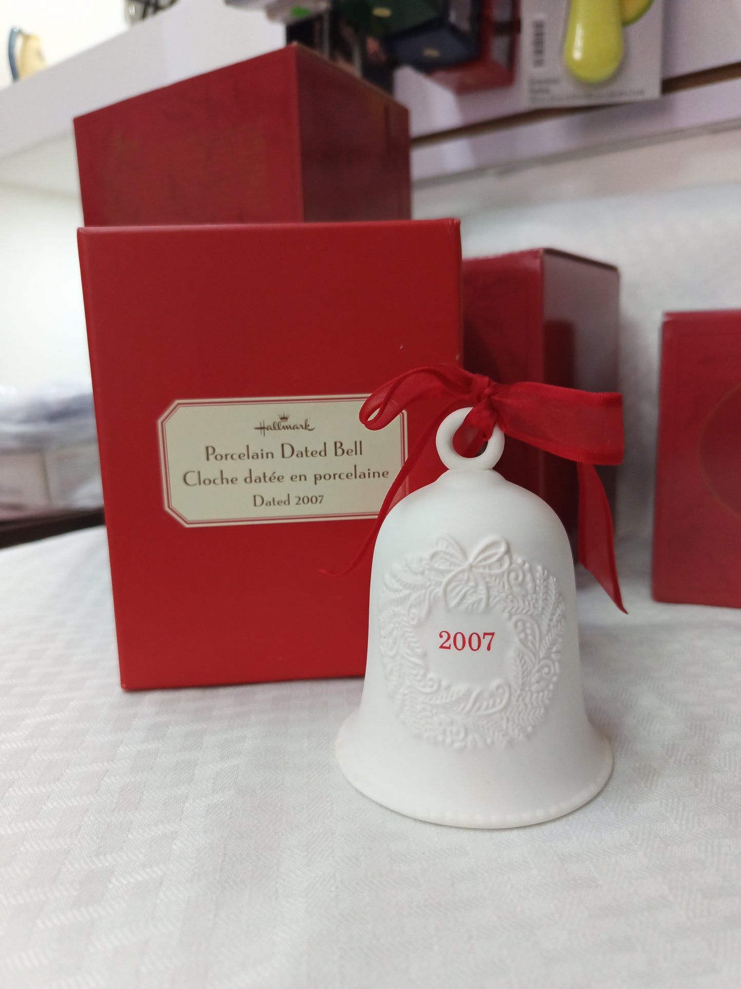 Adornó Navideño de Colección Hallmark (Campana de porcelana