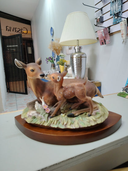Figura de Porcelana (Cierva y  su cervatillo Masterpiece HOMCO)