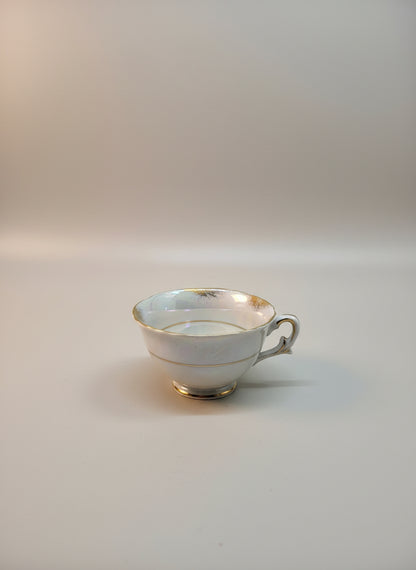 Tazas y platos de porcelana