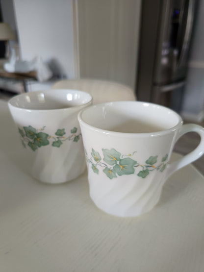 La taza Corning Corelle con el patrón Callaway Ivy