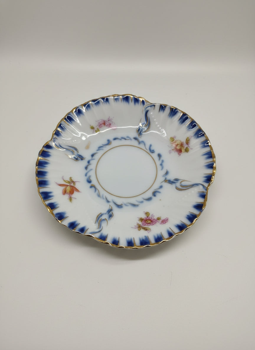 Tazas y platos de porcelana