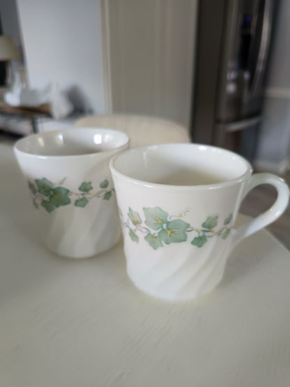 La taza Corning Corelle con el patrón Callaway Ivy
