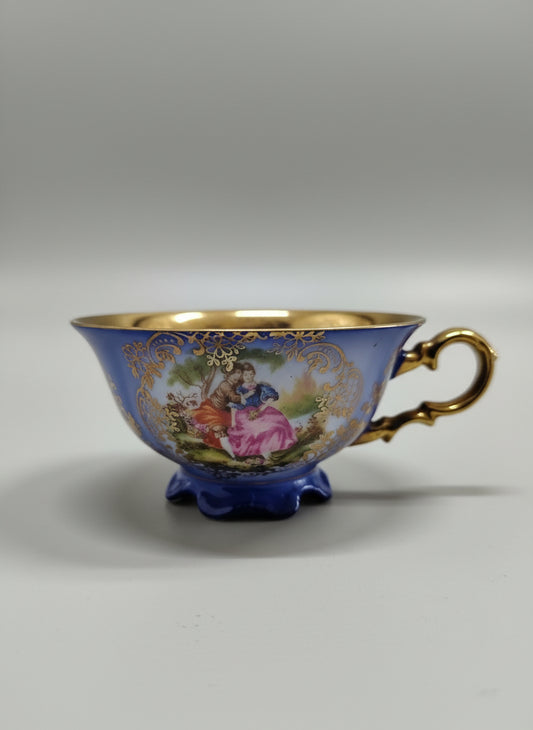 Tazas y platos de porcelana