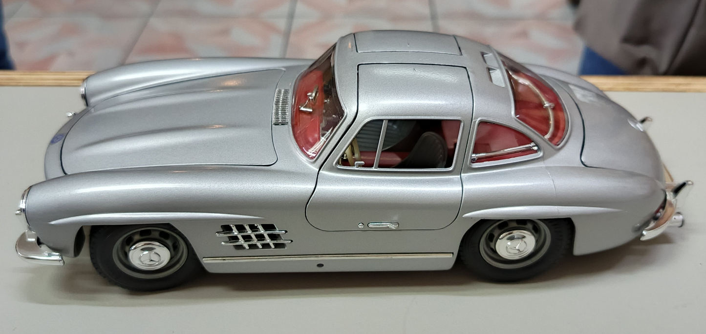 Carro a escala Mercedes-Benz 300 SL