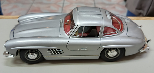 Carro a escala Mercedes-Benz 300 SL