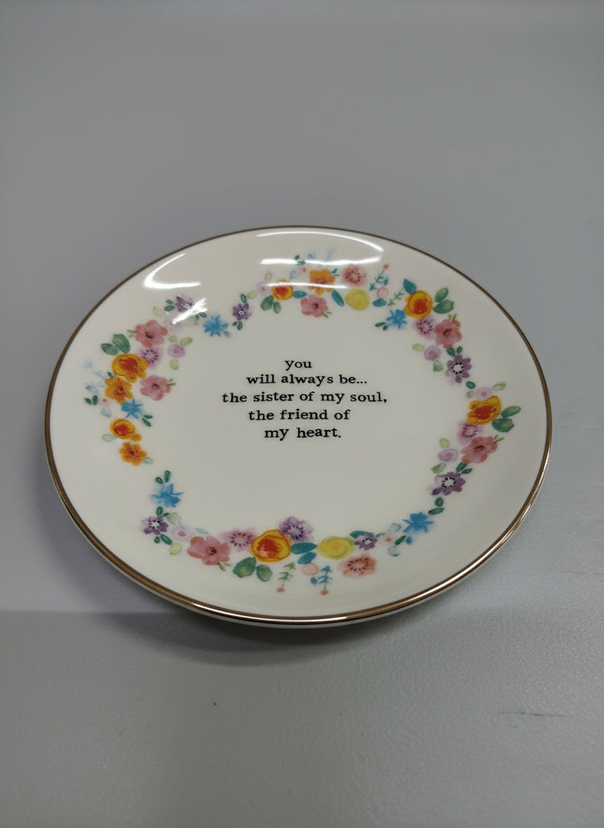 Tazas y platos de porcelana