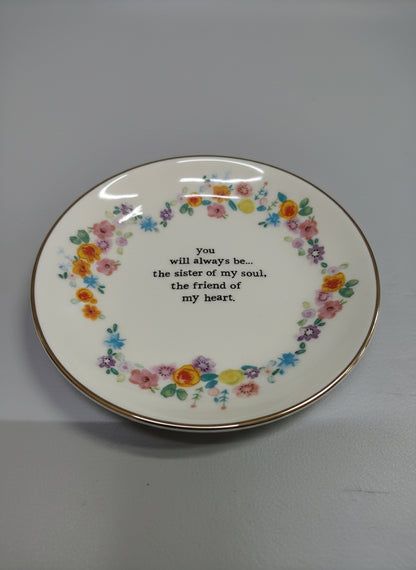 Tazas y platos de porcelana