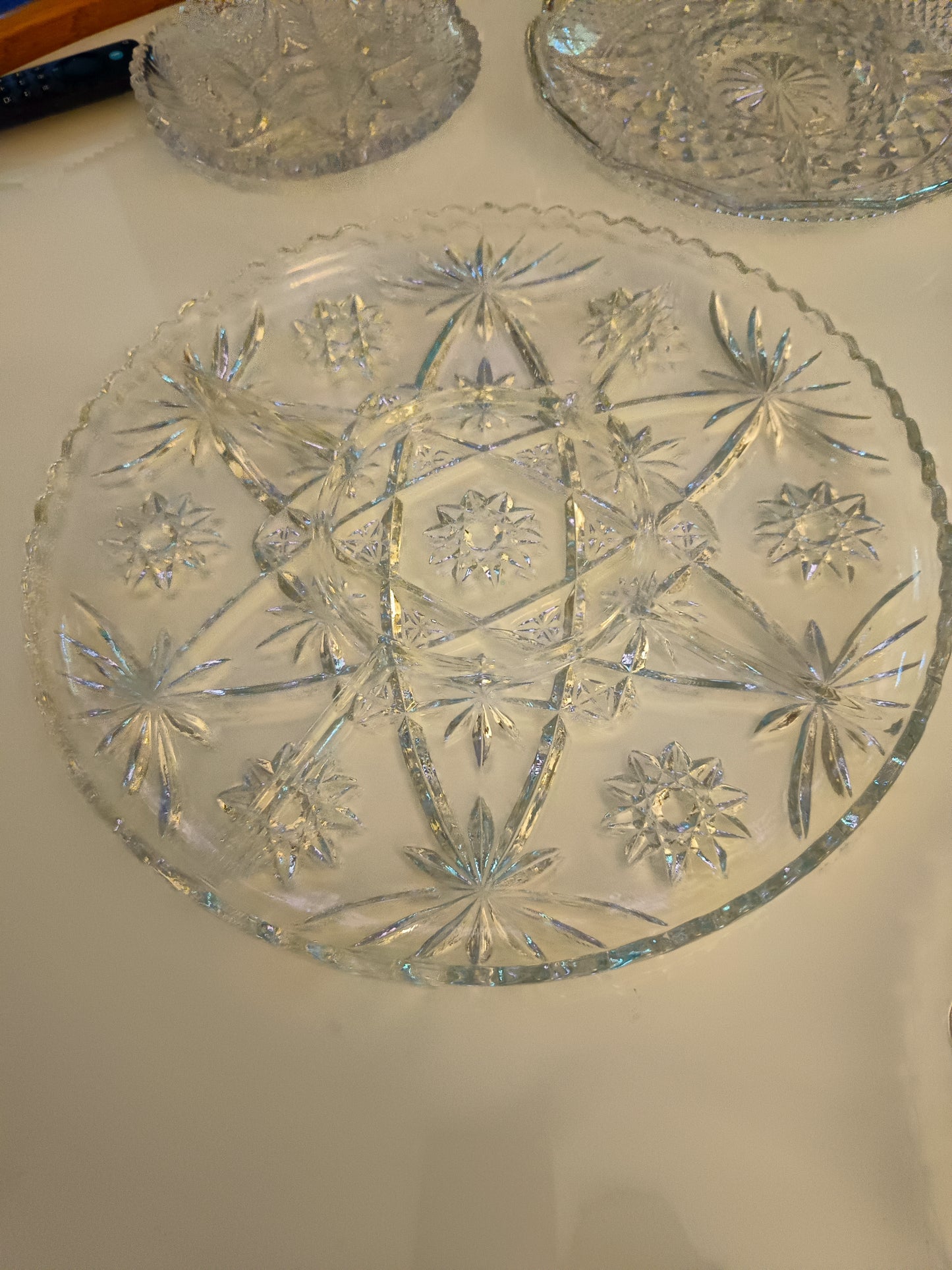Bandeja o Plato de servir de vidrio transparente Anchor Hocking con patrón "Star of David" o estrella. 35 cm diámetro.