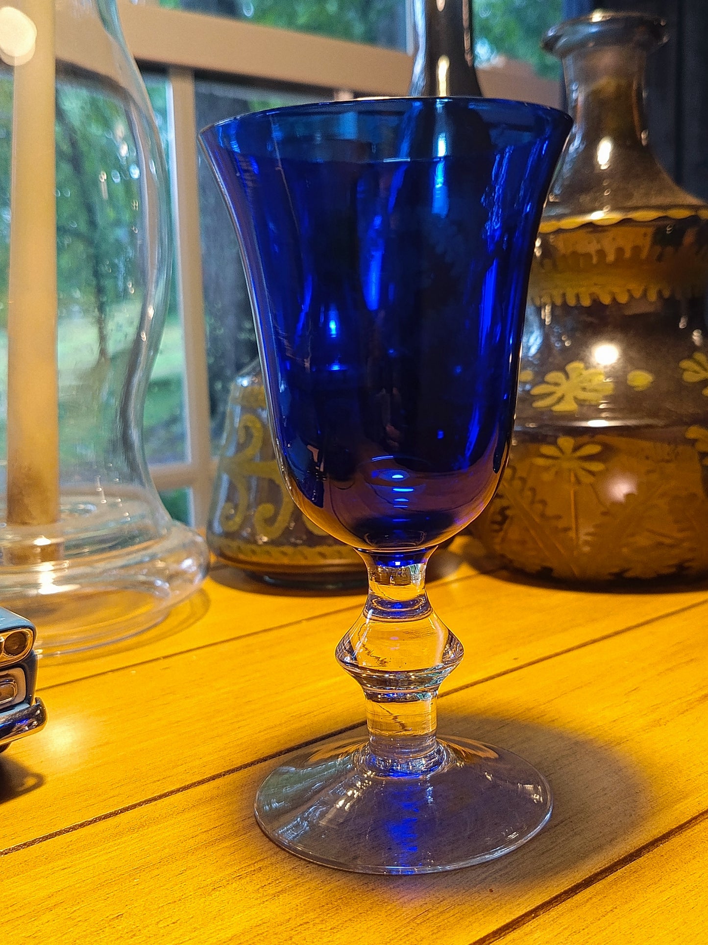 Set de 2 Copas de vino en color azul cobalto, de 16.2 cm de altura.