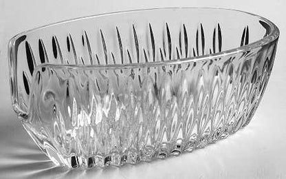 Elegantes piezas decorativas de vidrio soplado, con dimensiones de 13.3 cm de largo y 7.9 cm de ancho.