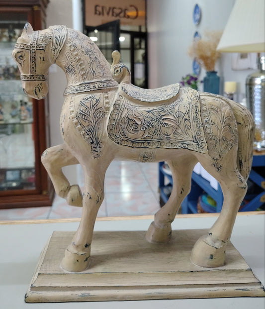 Escultura de Caballo Tallada a Mano – Madera de Mango