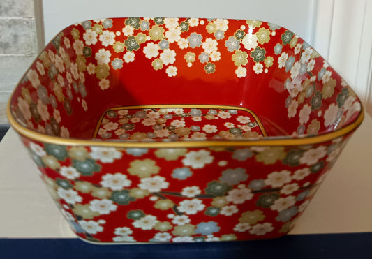Bowl cuadrado Hanami Red de 222 Fifth tiene un tamaño de 15.24 cm