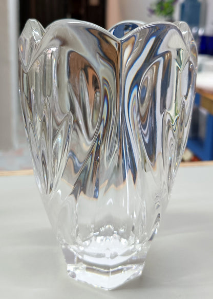 Florero "Sweet Memories" de Marquis by Waterford con 7"de alto y 5"de diametro