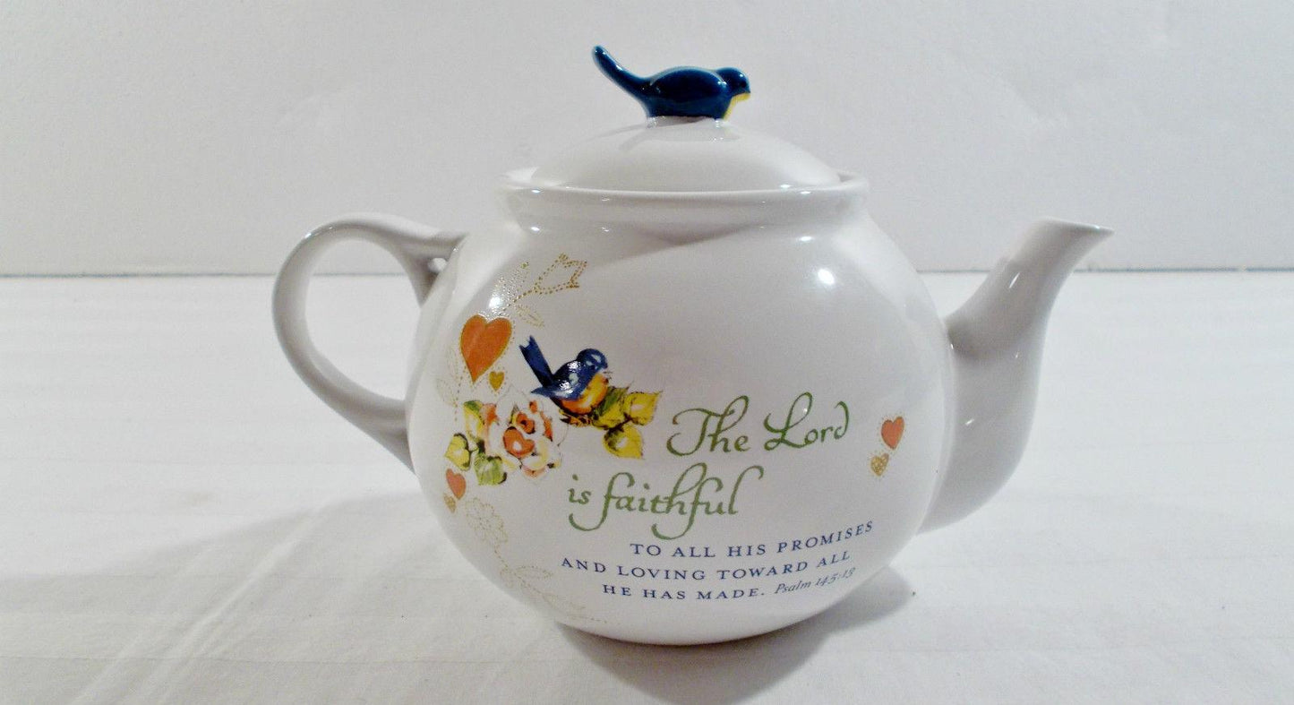 La tetera DaySpring Blue Bird combina funcionalidad y un diseño significativo,