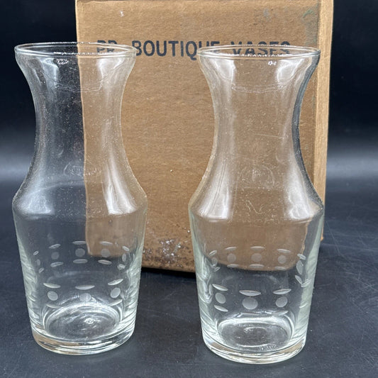 Las jarras de vidrio vintage de 16.5 cm de altura de las marcas Libbey o Javit están diseñadas para porciones individuales.