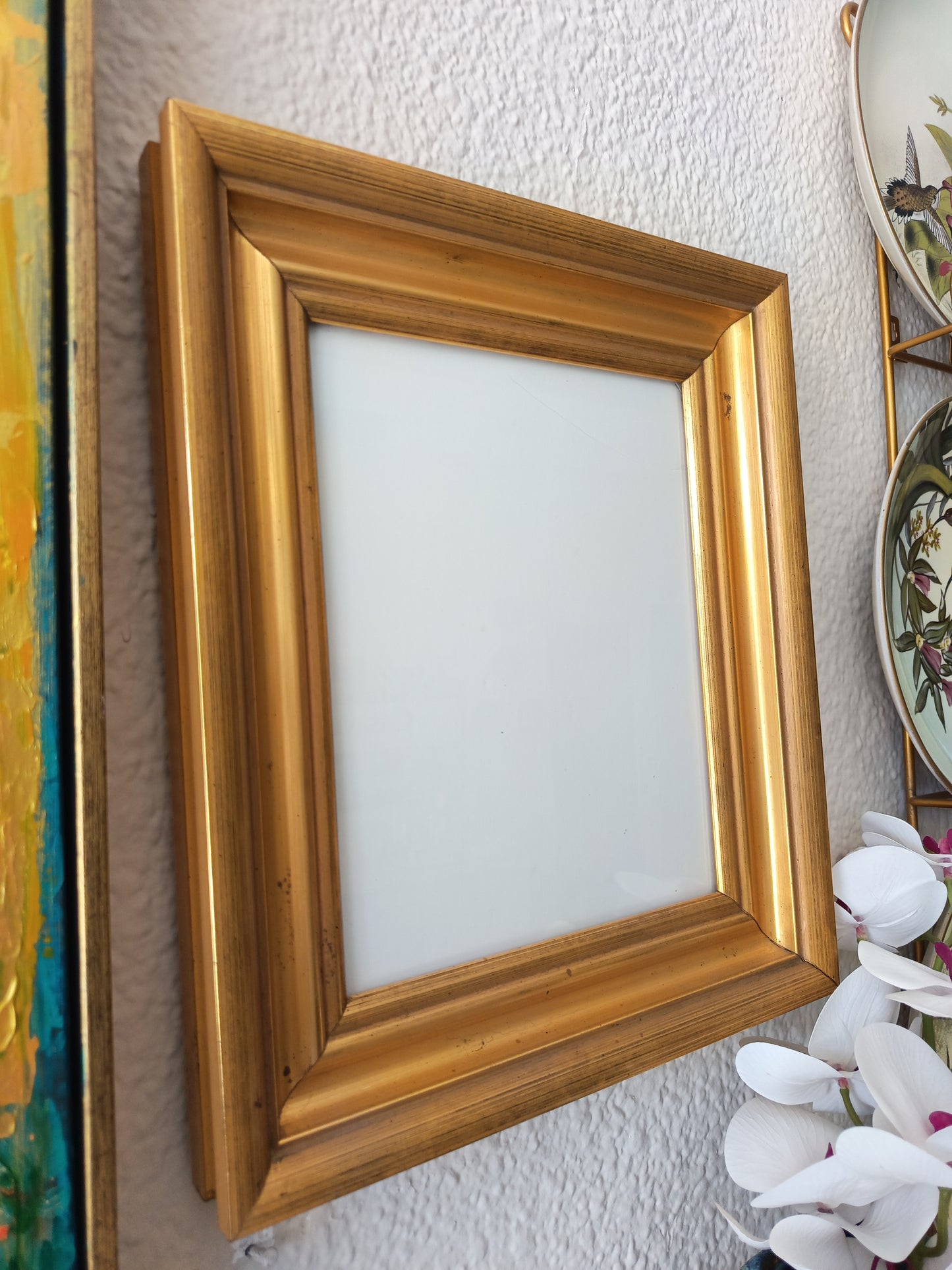 Marco dorado con pan de oro
Decorativo, estilo clásico
Medidas aproximadas: 29.5× 34 cm
